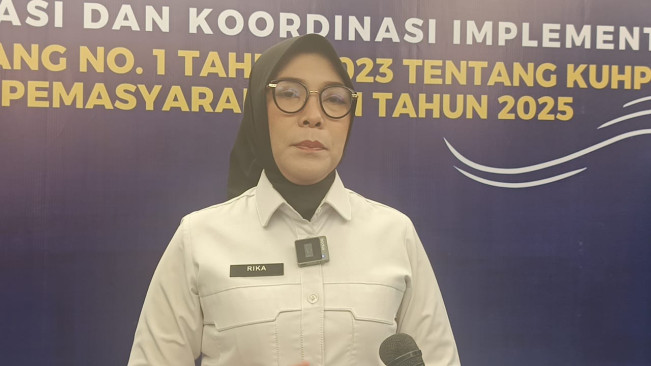Rika Aprianti jelaskan perpindahan Ammar Zoni ke Nusakambangan. [FTNews/Selvianus Kopong Basar]